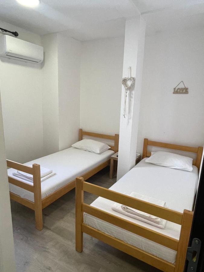Apartments & Rooms Left River Белград Екстериор снимка
