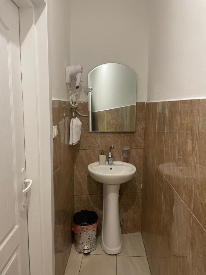 Apartments & Rooms Left River Белград Екстериор снимка