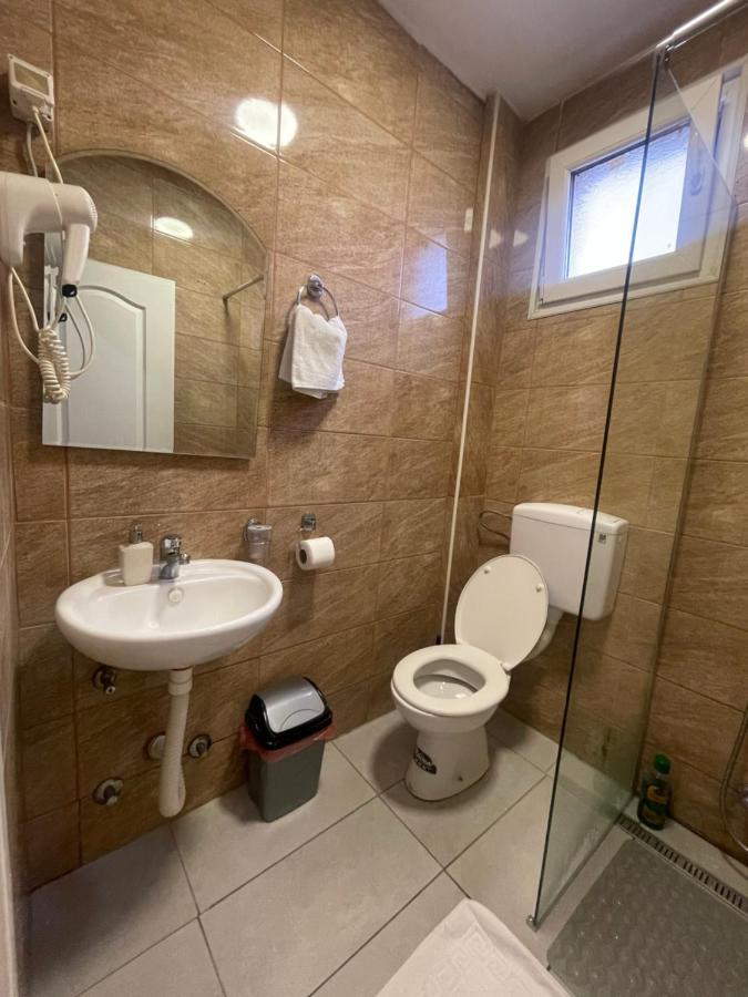 Apartments & Rooms Left River Белград Екстериор снимка